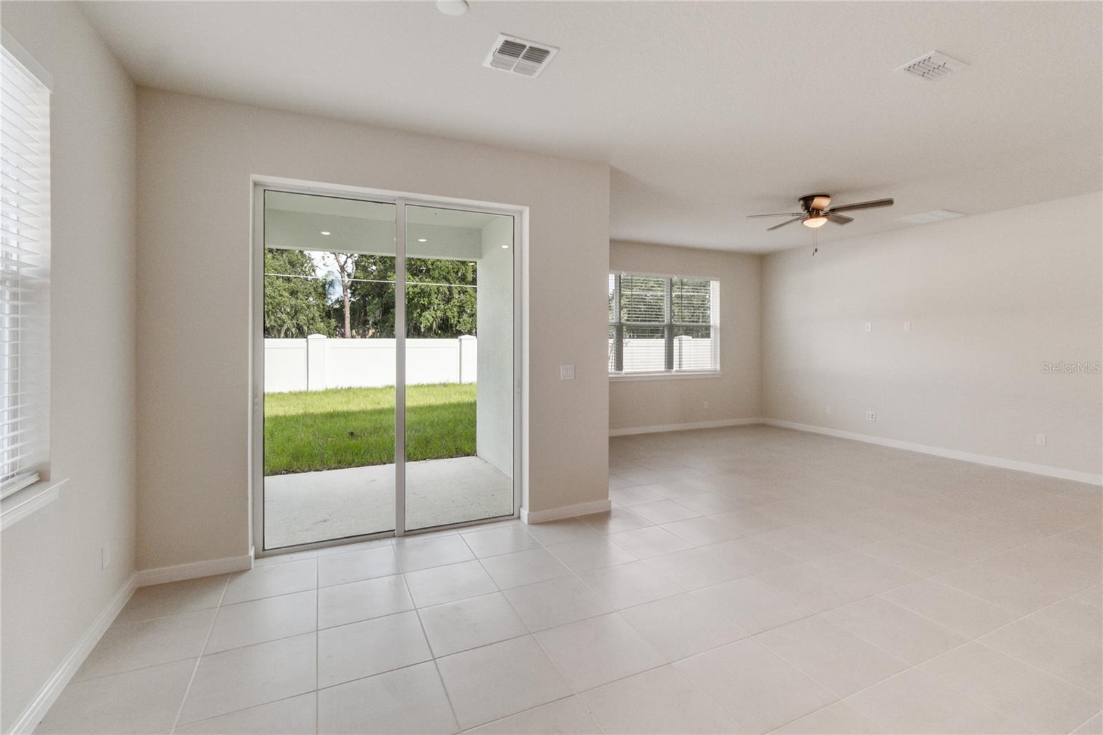 AMELIA GROVES - Residential Lease