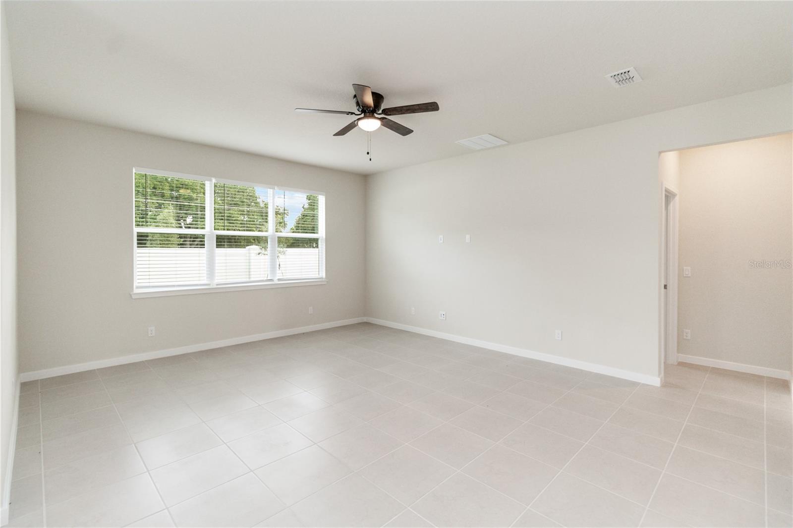 AMELIA GROVES - Residential Lease