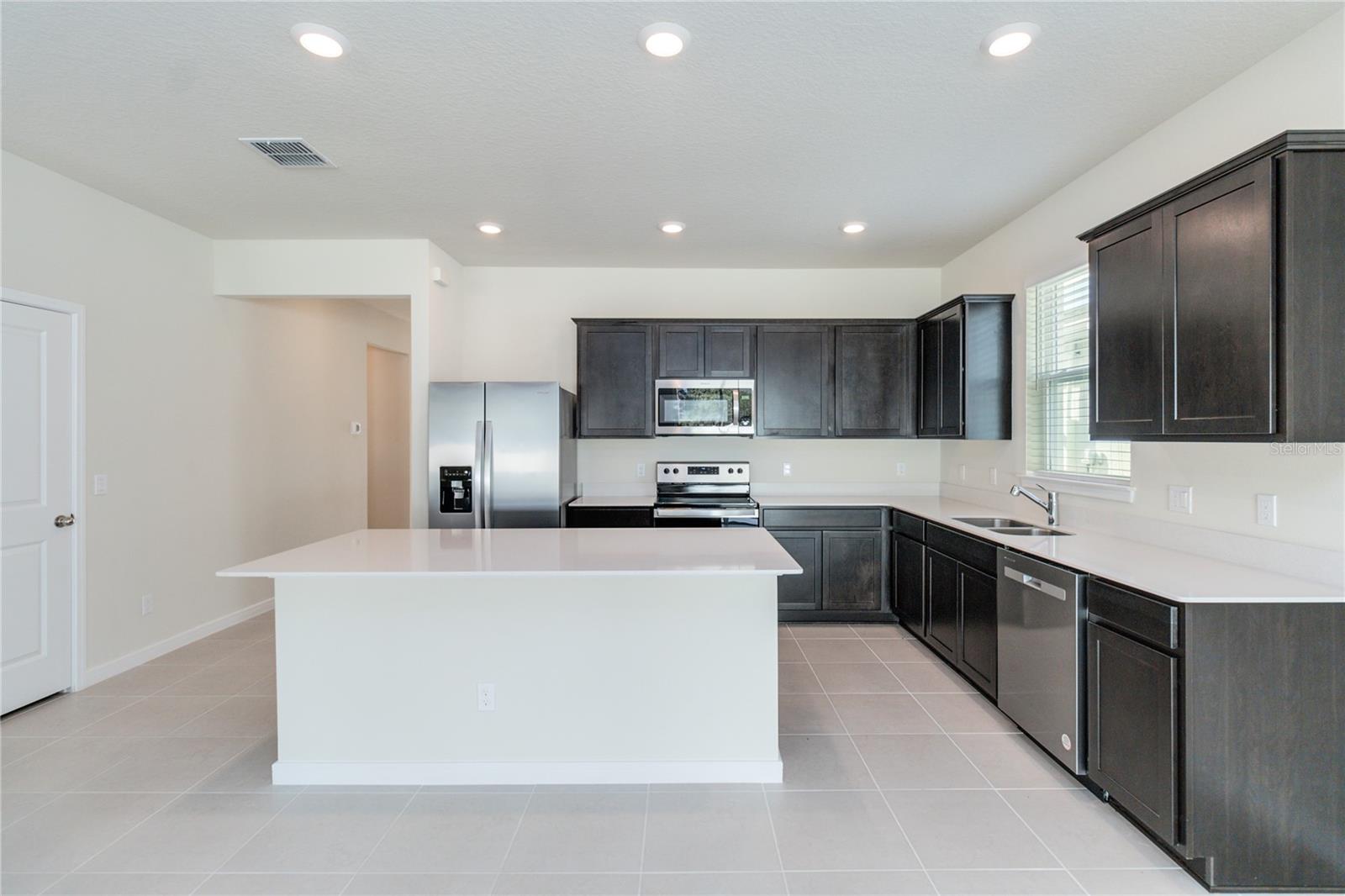 AMELIA GROVES - Residential Lease