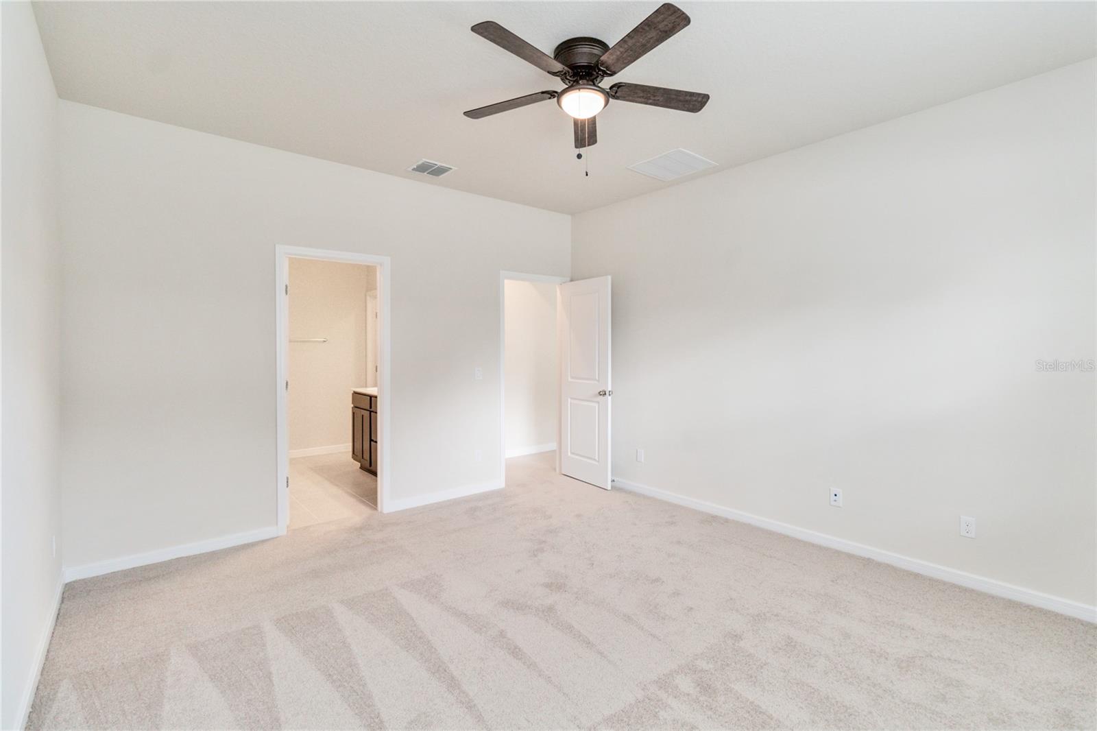 AMELIA GROVES - Residential Lease