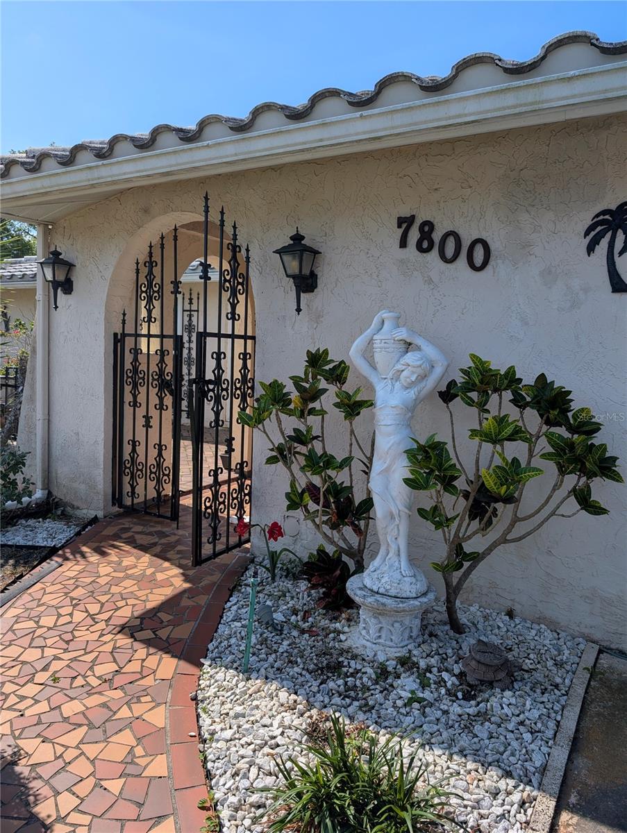 REGENCY PARK - Residential