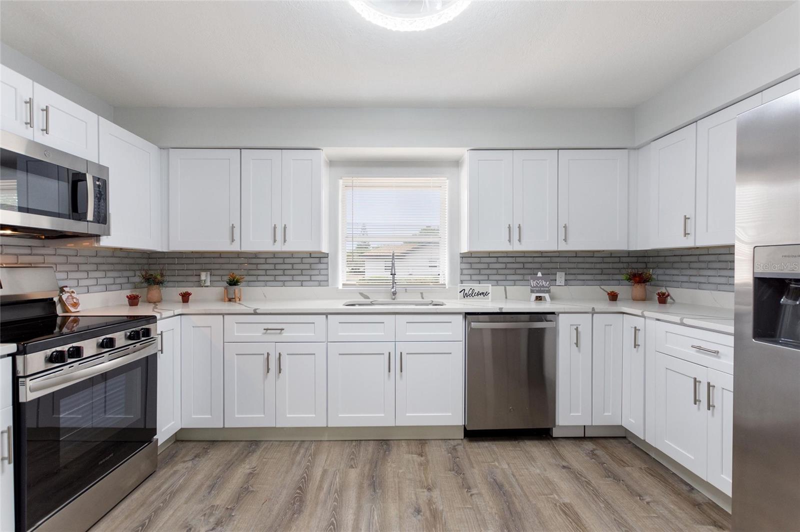 HOFFMANS & LAKE VIEW ADD REP - Residential