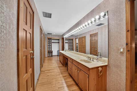 Tiny photo for 2411 SE 15th Street, Ocala, FL 34471 (MLS # OM727992)