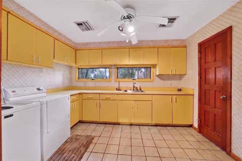Tiny photo for 2411 SE 15th Street, Ocala, FL 34471 (MLS # OM727992)