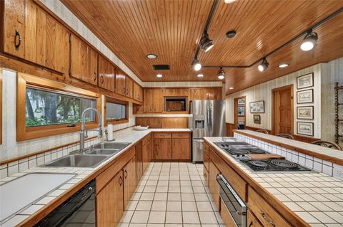 Tiny photo for 2411 SE 15th Street, Ocala, FL 34471 (MLS # OM727992)