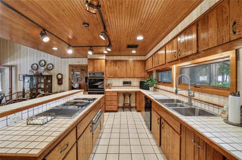 Tiny photo for 2411 SE 15th Street, Ocala, FL 34471 (MLS # OM727992)