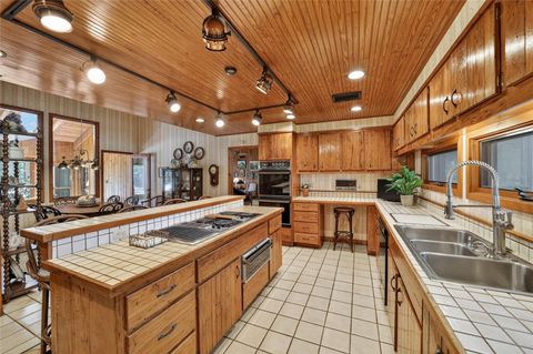 Tiny photo for 2411 SE 15th Street, Ocala, FL 34471 (MLS # OM727992)