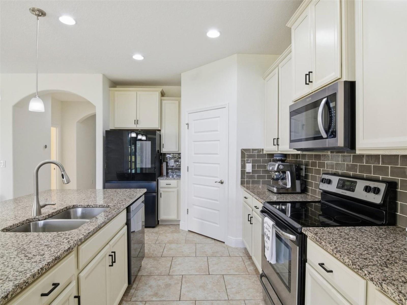 WATERLEIGH PH 1C - Residential Lease