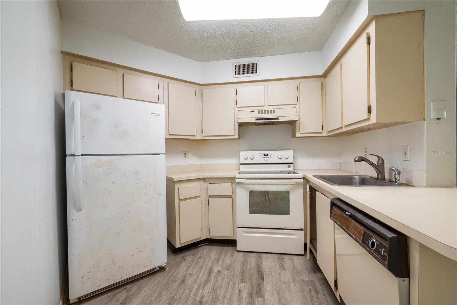 SOUTHPOINTE CONDO - Residential