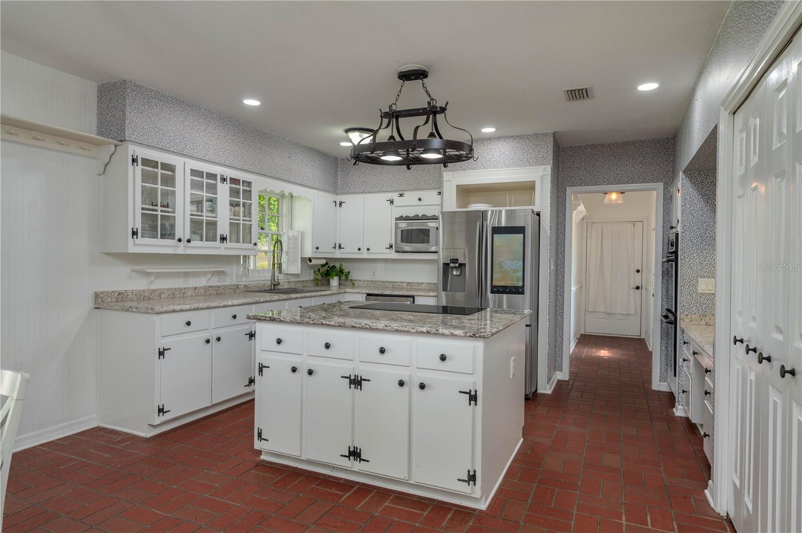 Photo 14 of 45 of 2941 PLANTATION ROAD house