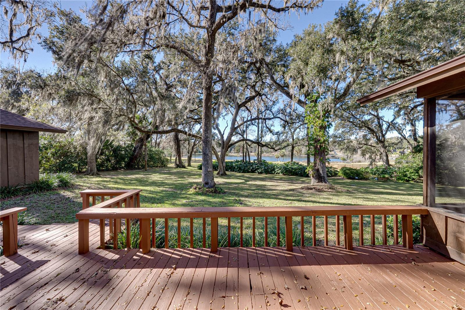 POR SE1/4 SE1/4 & POR LTS 04 & 08 - Residential