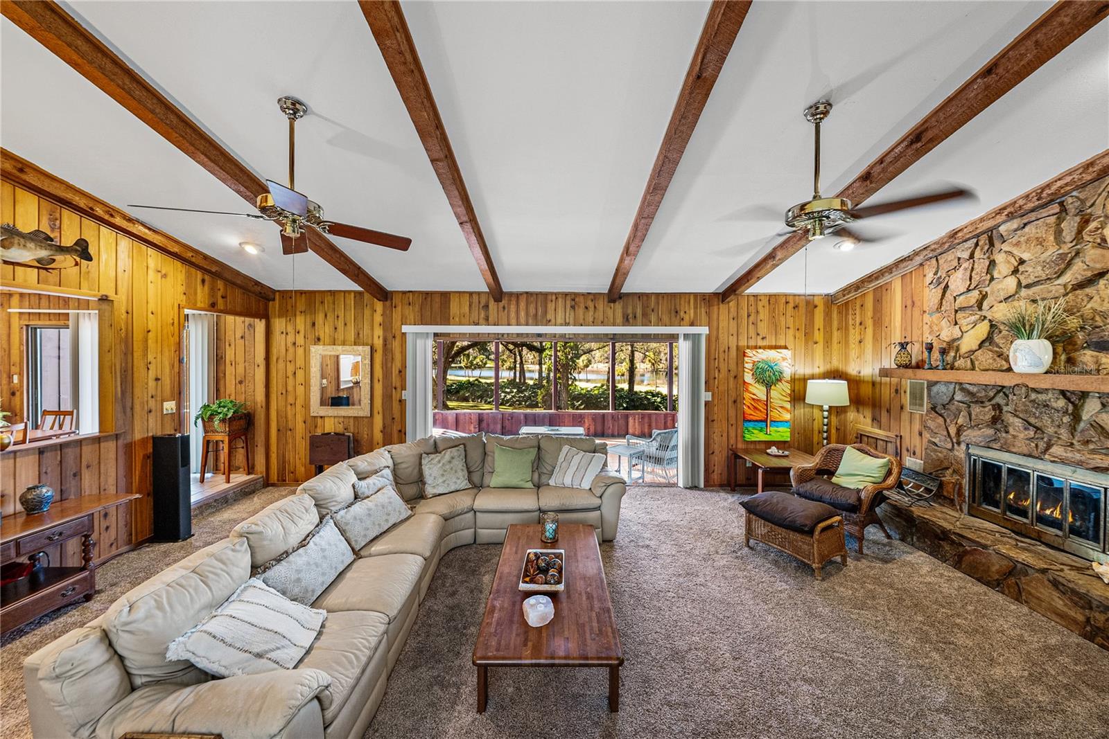 POR SE1/4 SE1/4 & POR LTS 04 & 08 - Residential