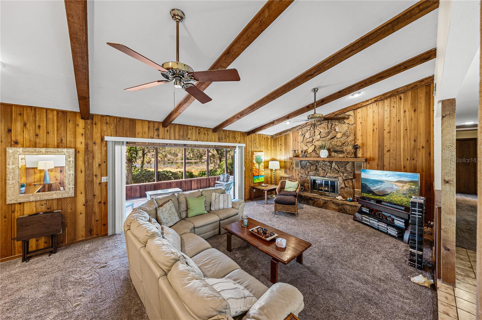 POR SE1/4 SE1/4 & POR LTS 04 & 08 - Residential