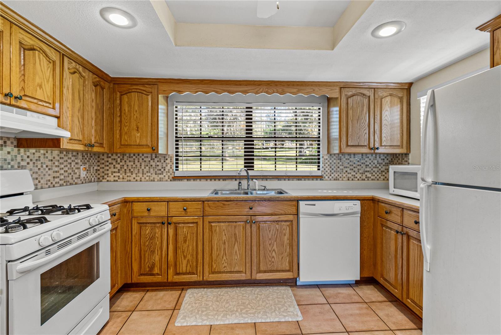 POR SE1/4 SE1/4 & POR LTS 04 & 08 - Residential