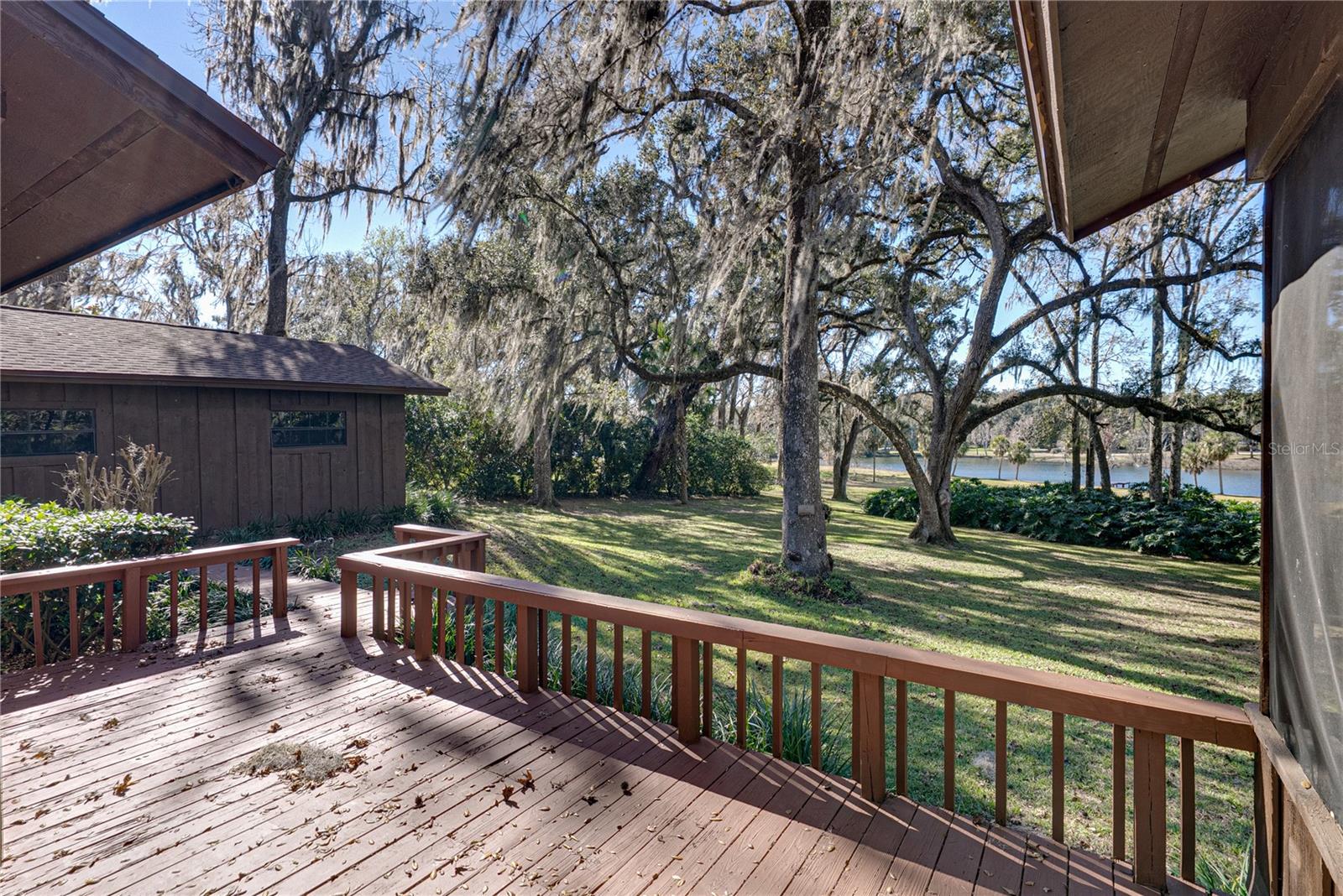 POR SE1/4 SE1/4 & POR LTS 04 & 08 - Residential