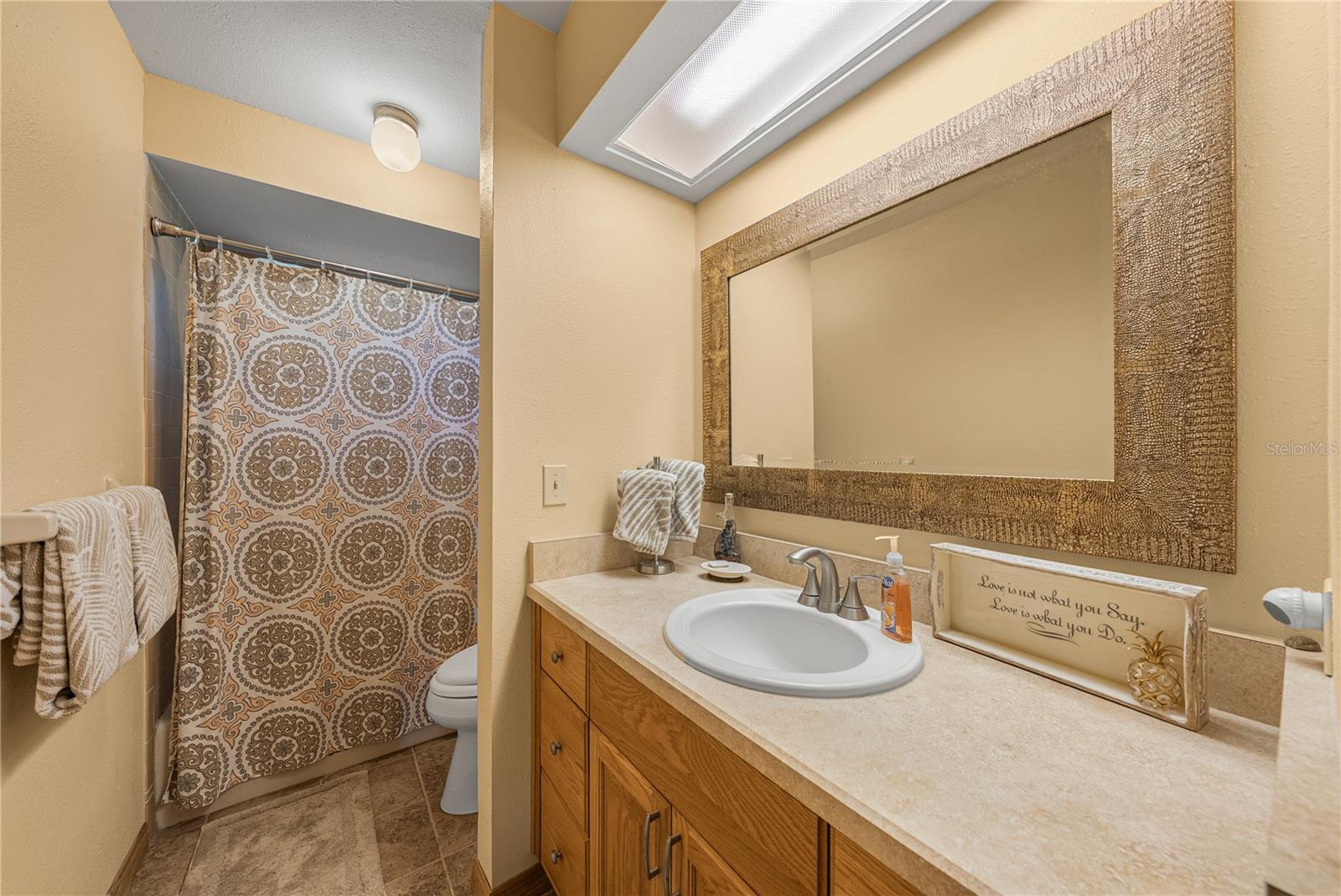 POR SE1/4 SE1/4 & POR LTS 04 & 08 - Residential