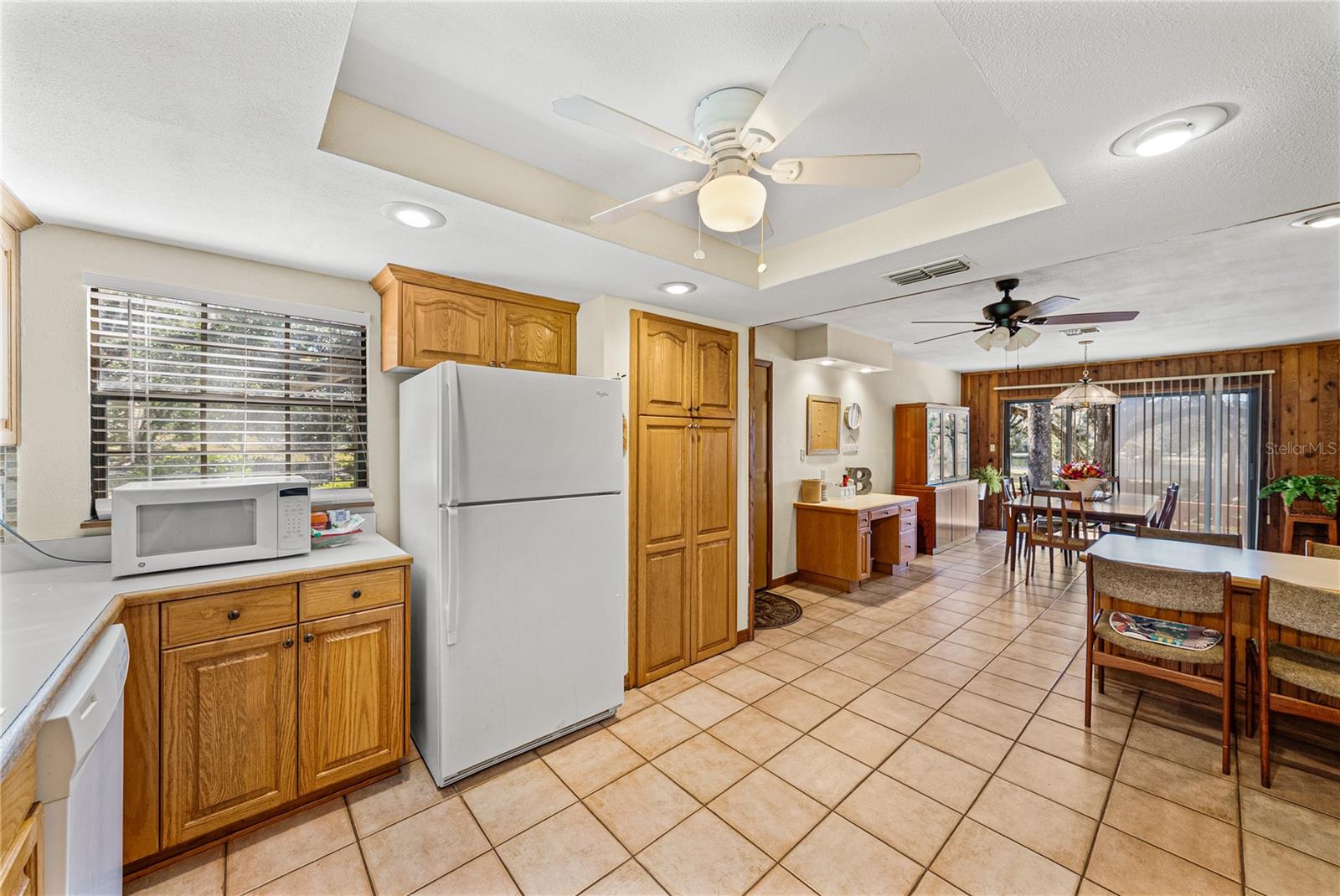 POR SE1/4 SE1/4 & POR LTS 04 & 08 - Residential