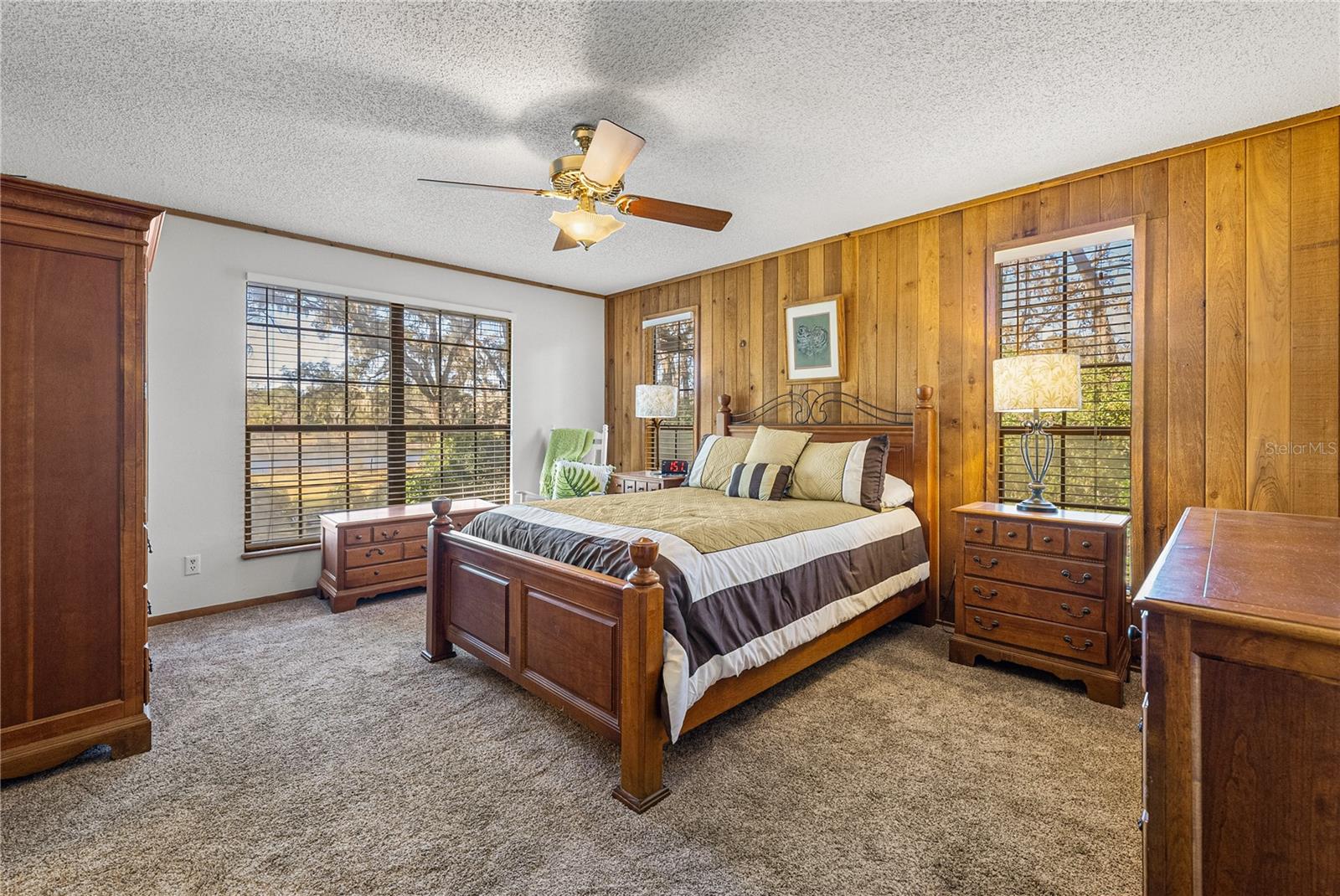 POR SE1/4 SE1/4 & POR LTS 04 & 08 - Residential