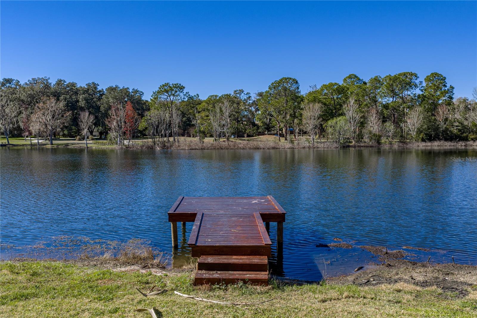 POR SE1/4 SE1/4 & POR LTS 04 & 08 - Residential