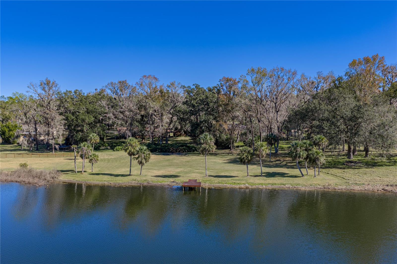 POR SE1/4 SE1/4 & POR LTS 04 & 08 - Residential