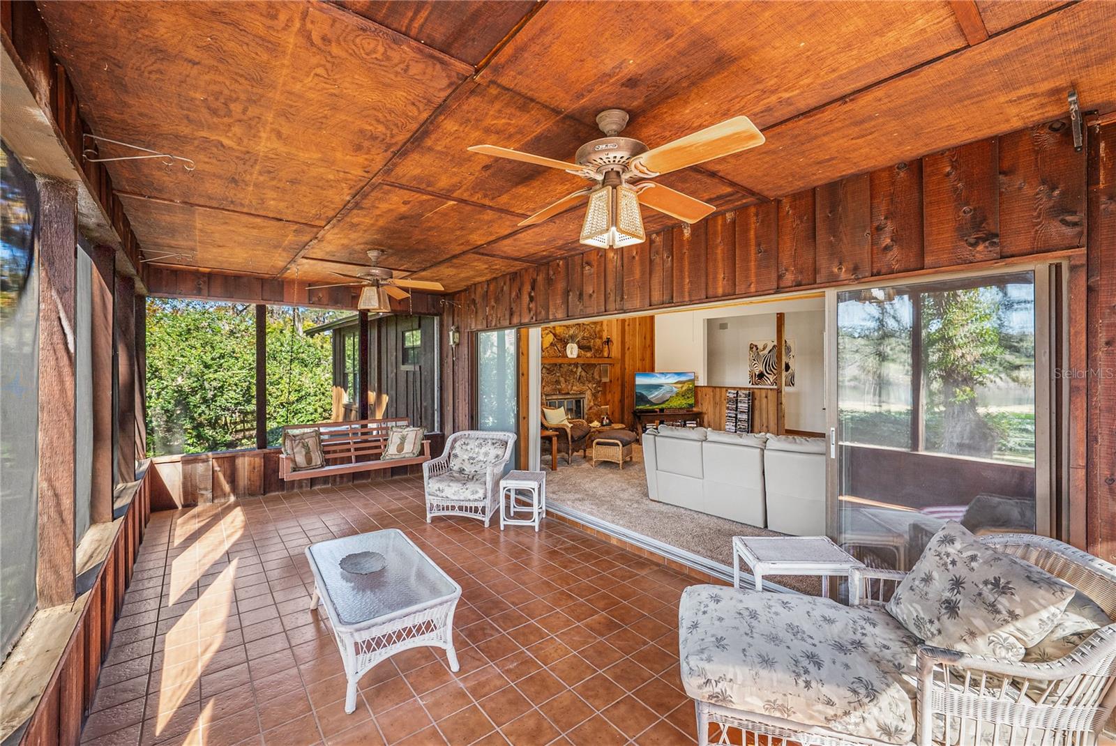 POR SE1/4 SE1/4 & POR LTS 04 & 08 - Residential