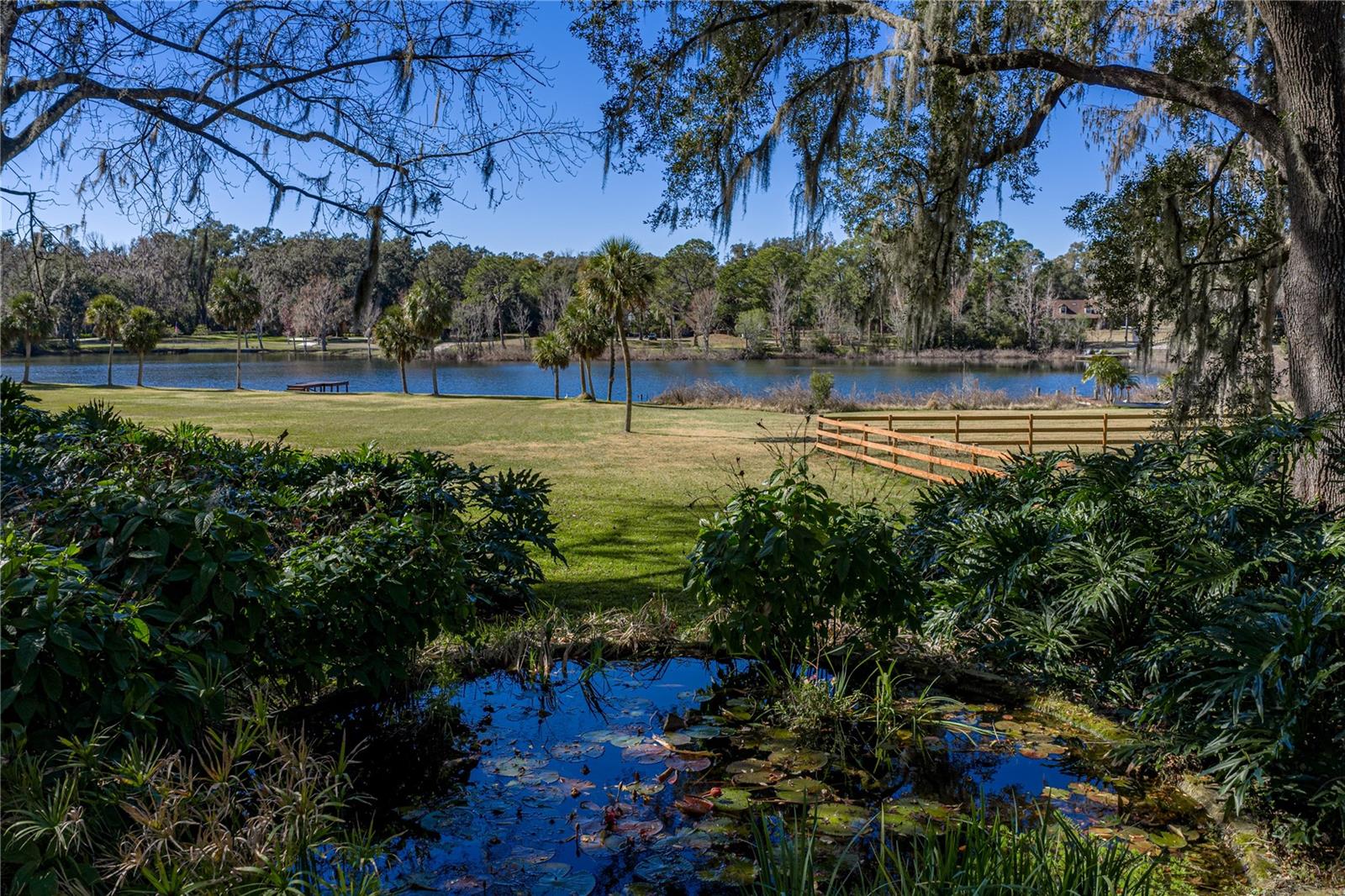 POR SE1/4 SE1/4 & POR LTS 04 & 08 - Residential