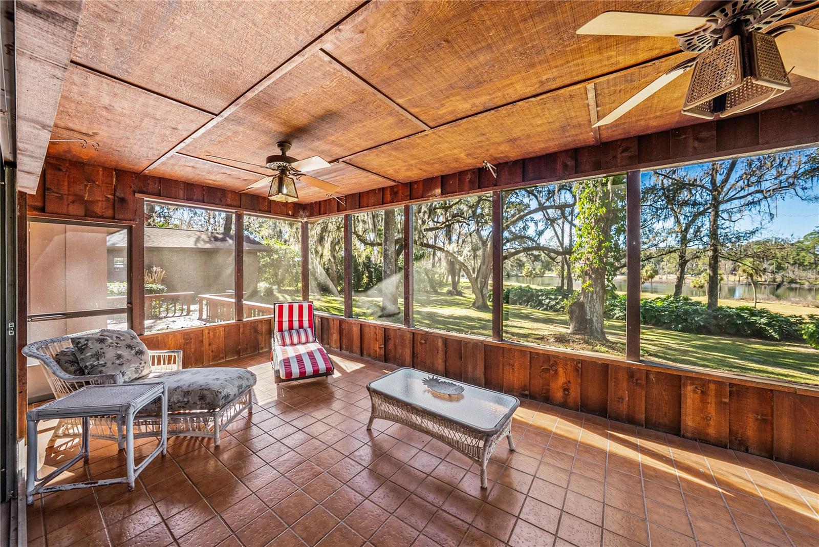 POR SE1/4 SE1/4 & POR LTS 04 & 08 - Residential