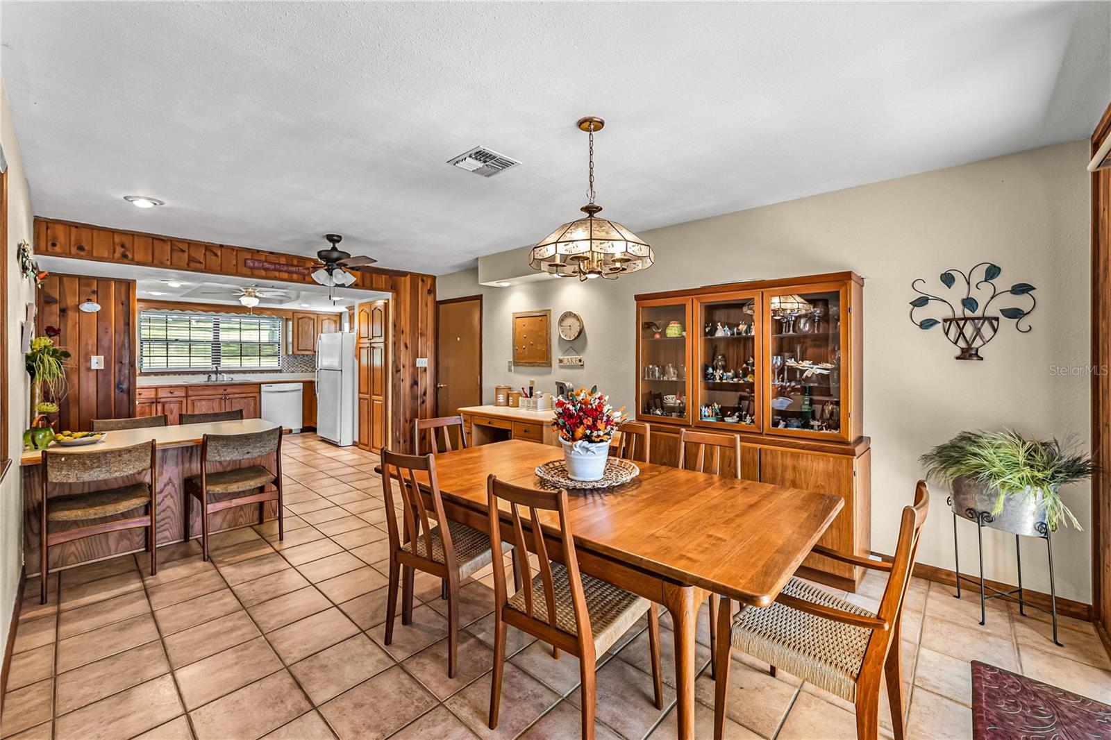 POR SE1/4 SE1/4 & POR LTS 04 & 08 - Residential