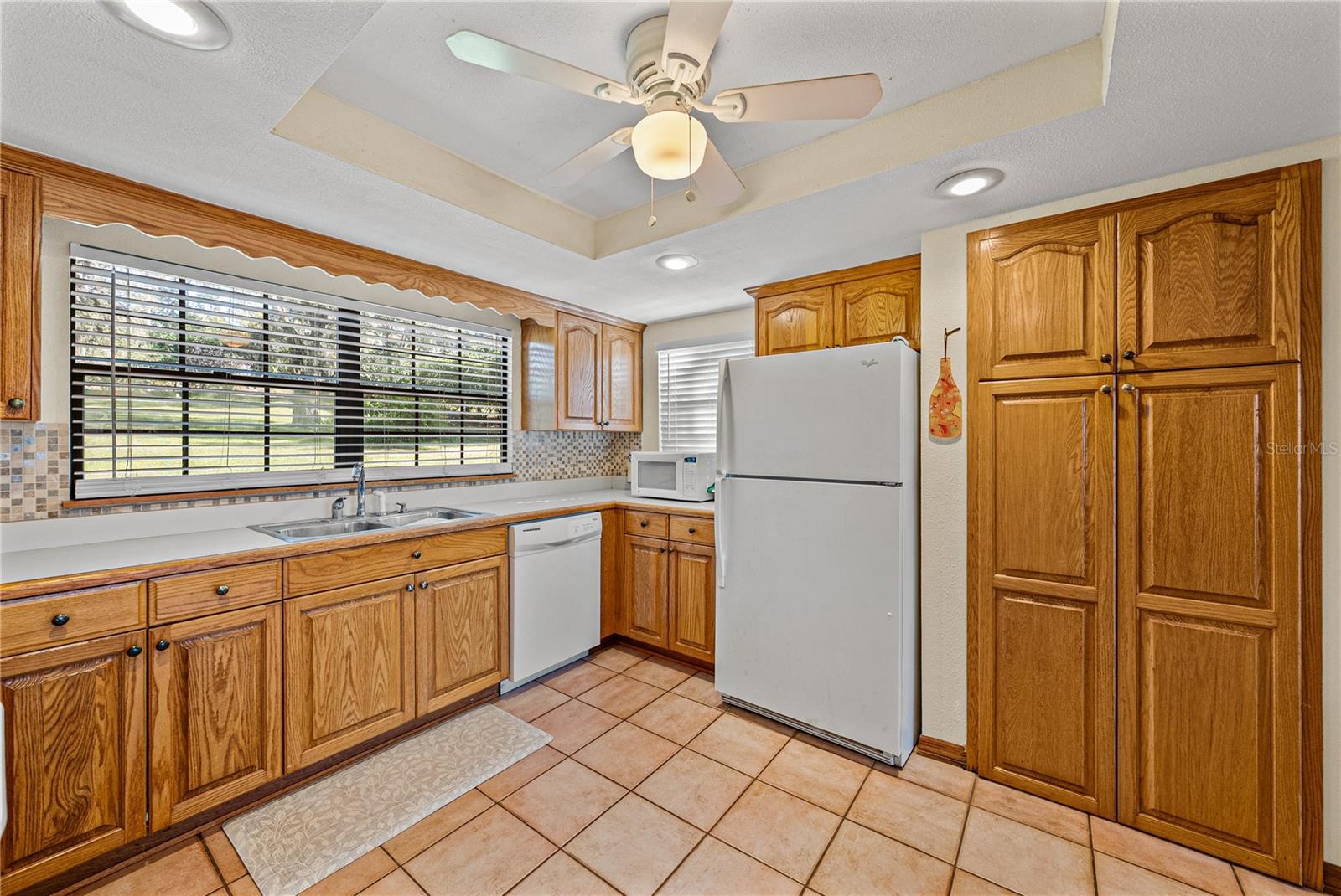 POR SE1/4 SE1/4 & POR LTS 04 & 08 - Residential