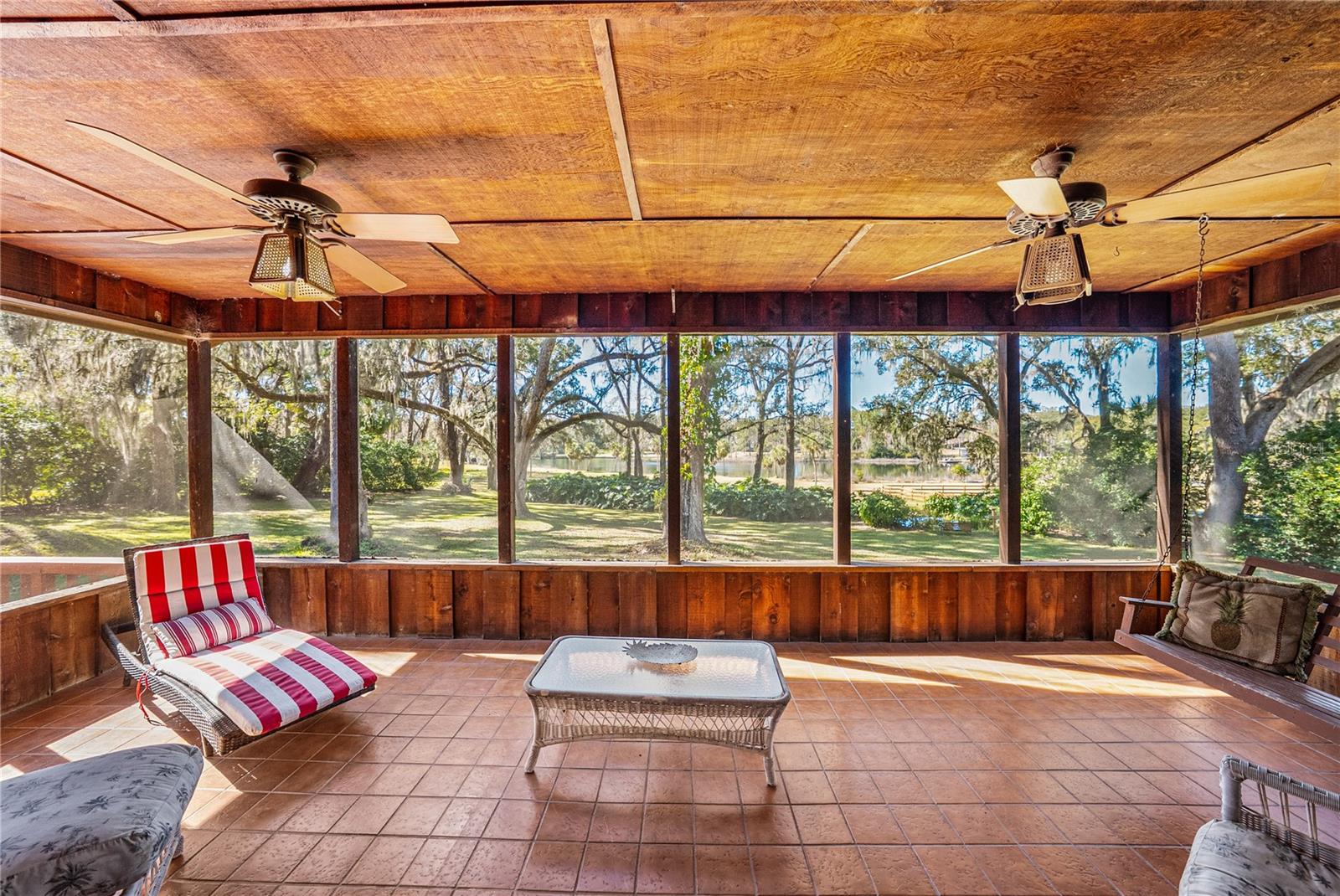 POR SE1/4 SE1/4 & POR LTS 04 & 08 - Residential