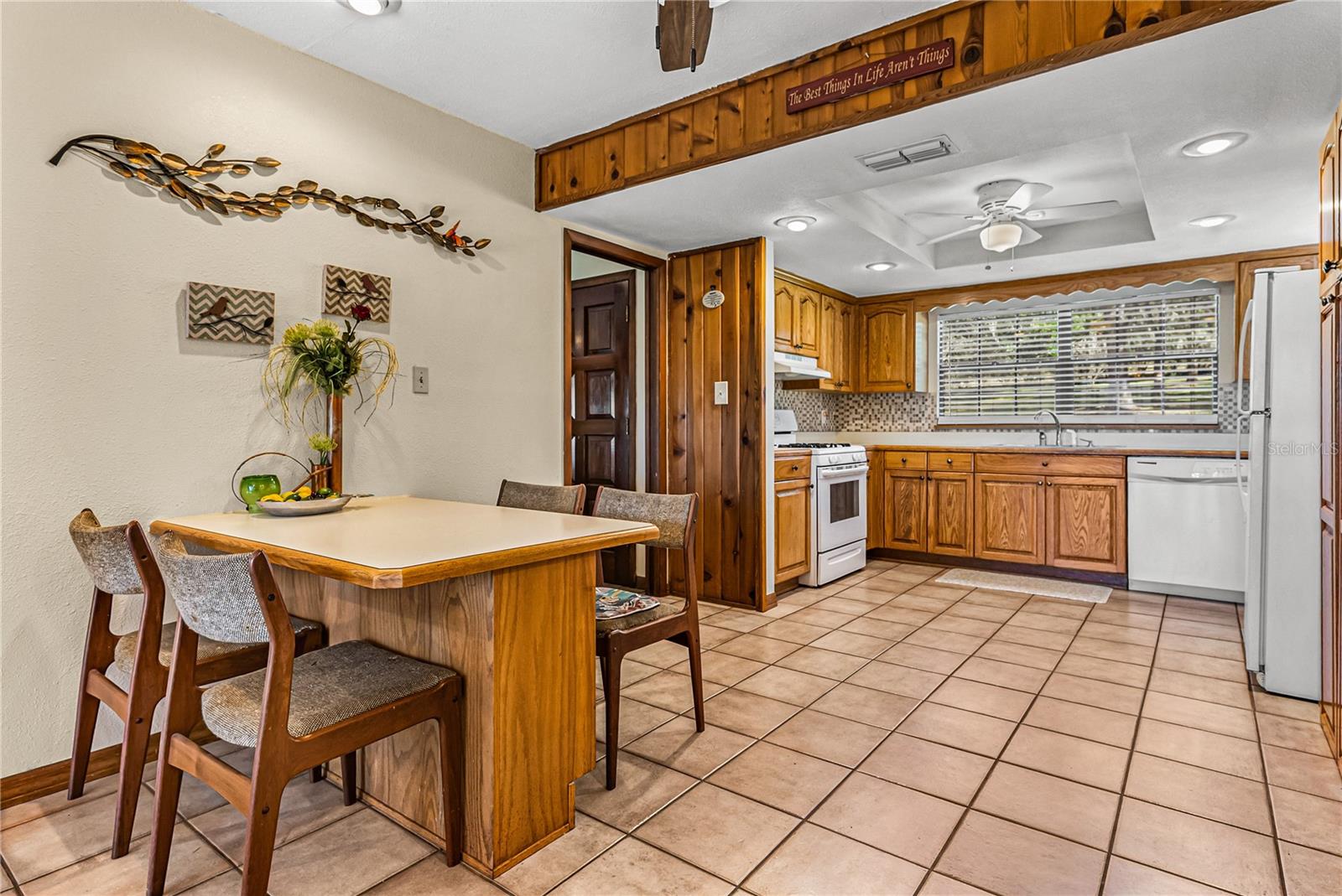 POR SE1/4 SE1/4 & POR LTS 04 & 08 - Residential