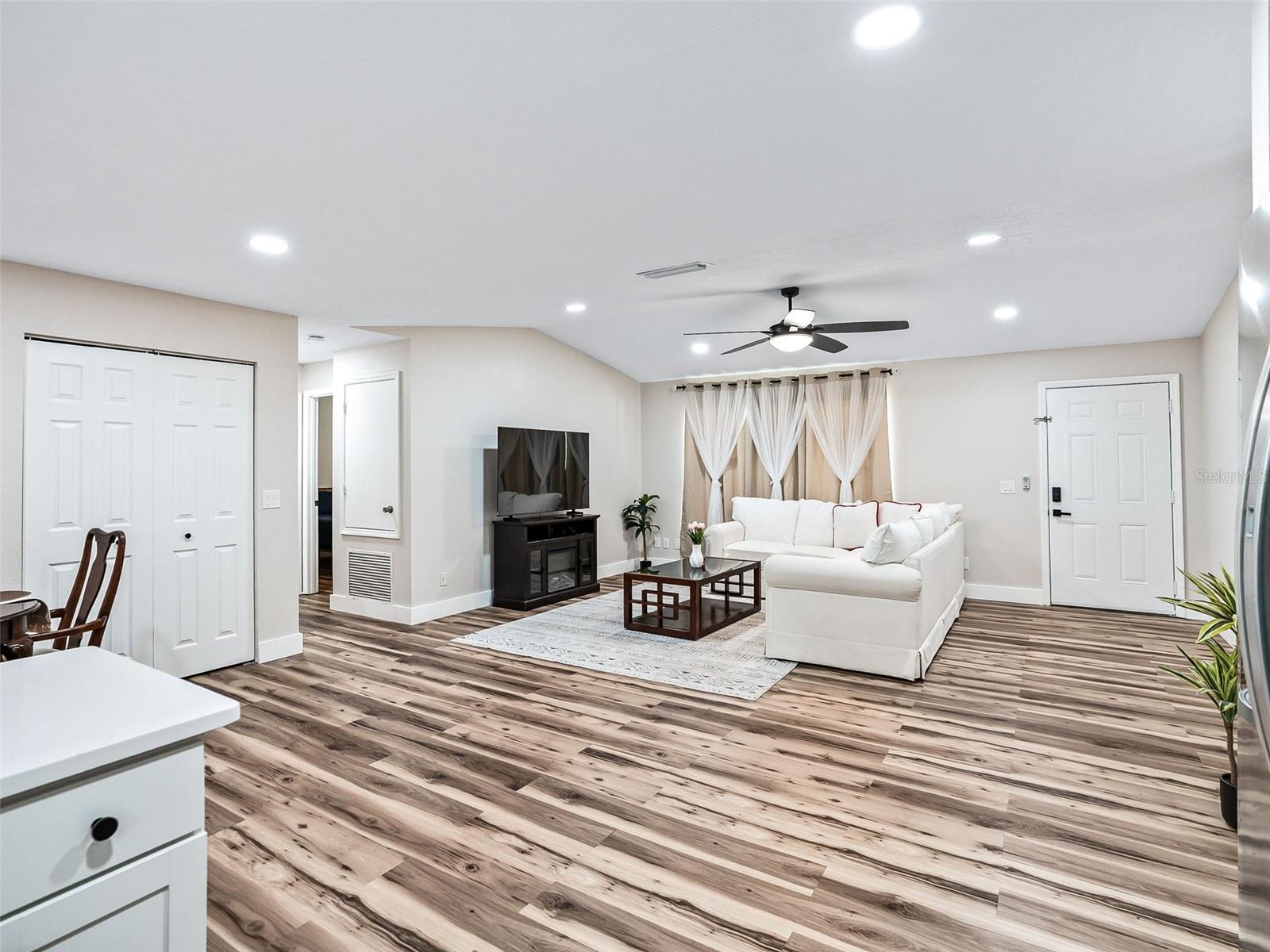 OCALA PARK ESTATE - Residential