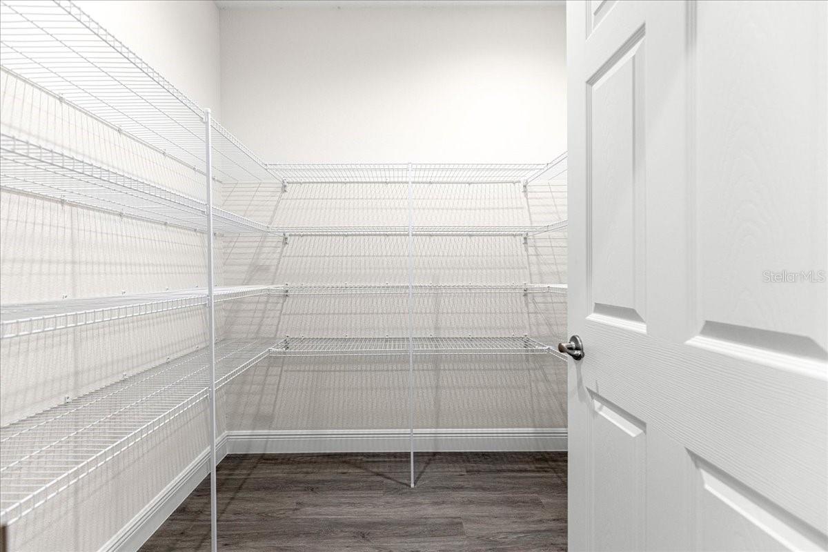 ROLLING HILLS 01 - Residential