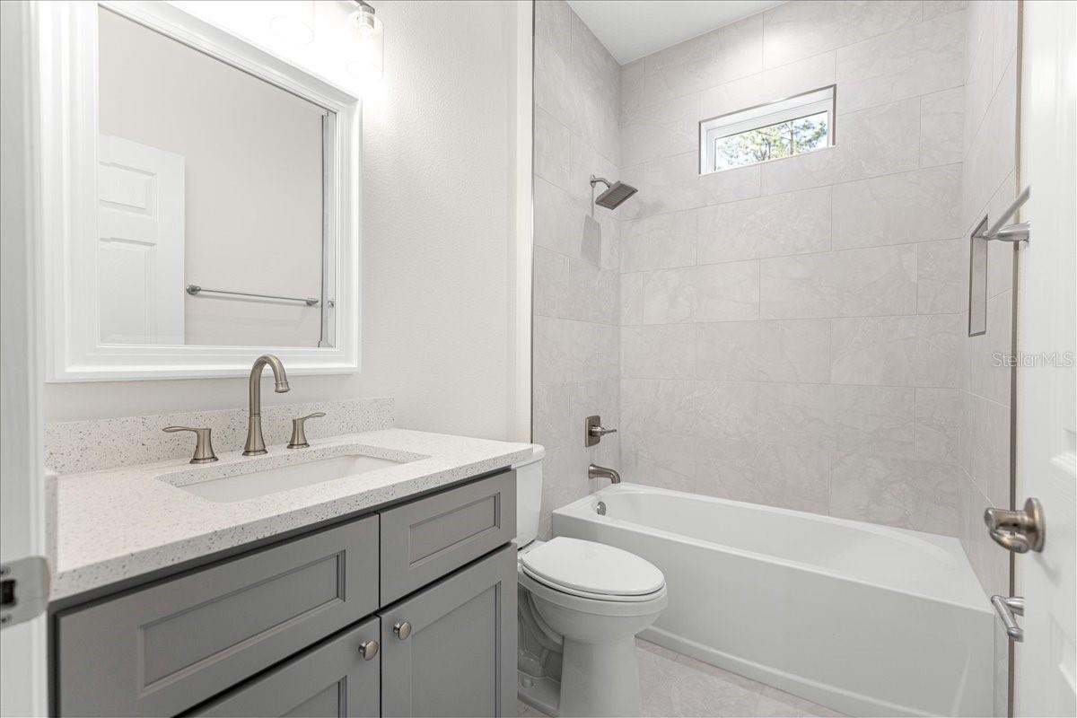 ROLLING HILLS 01 - Residential