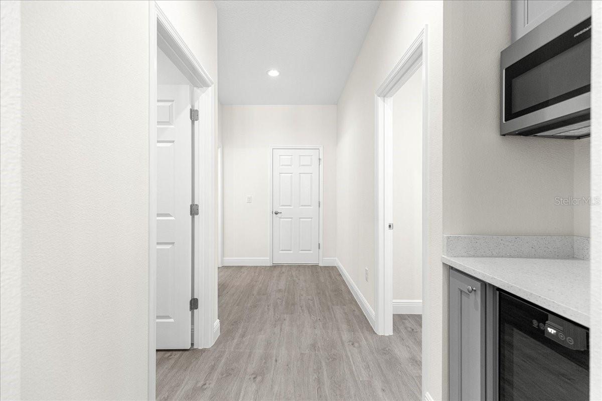 ROLLING HILLS 01 - Residential