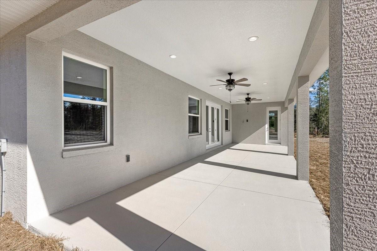 ROLLING HILLS 01 - Residential