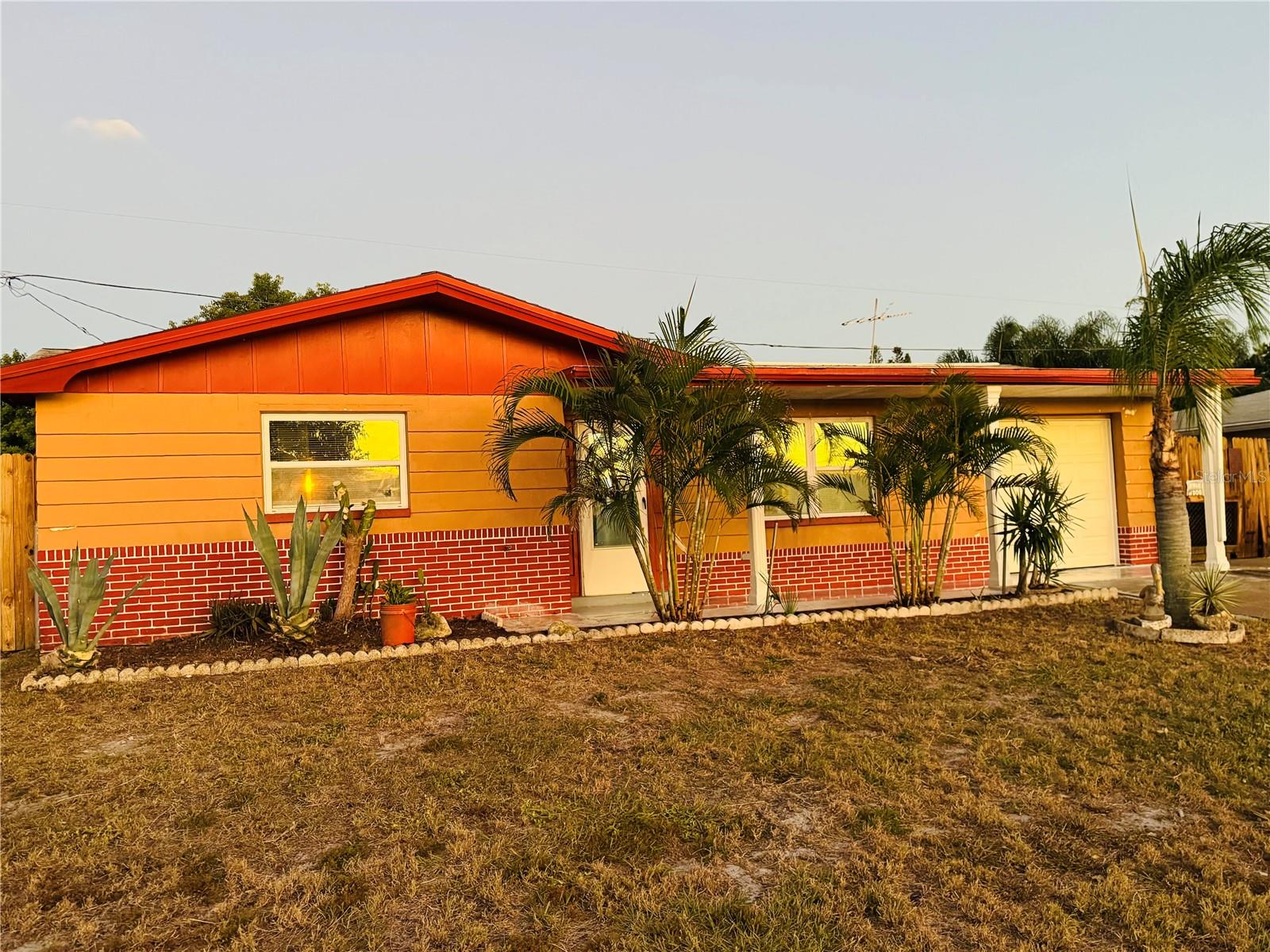 BEACON SQUARE - Residential Lease