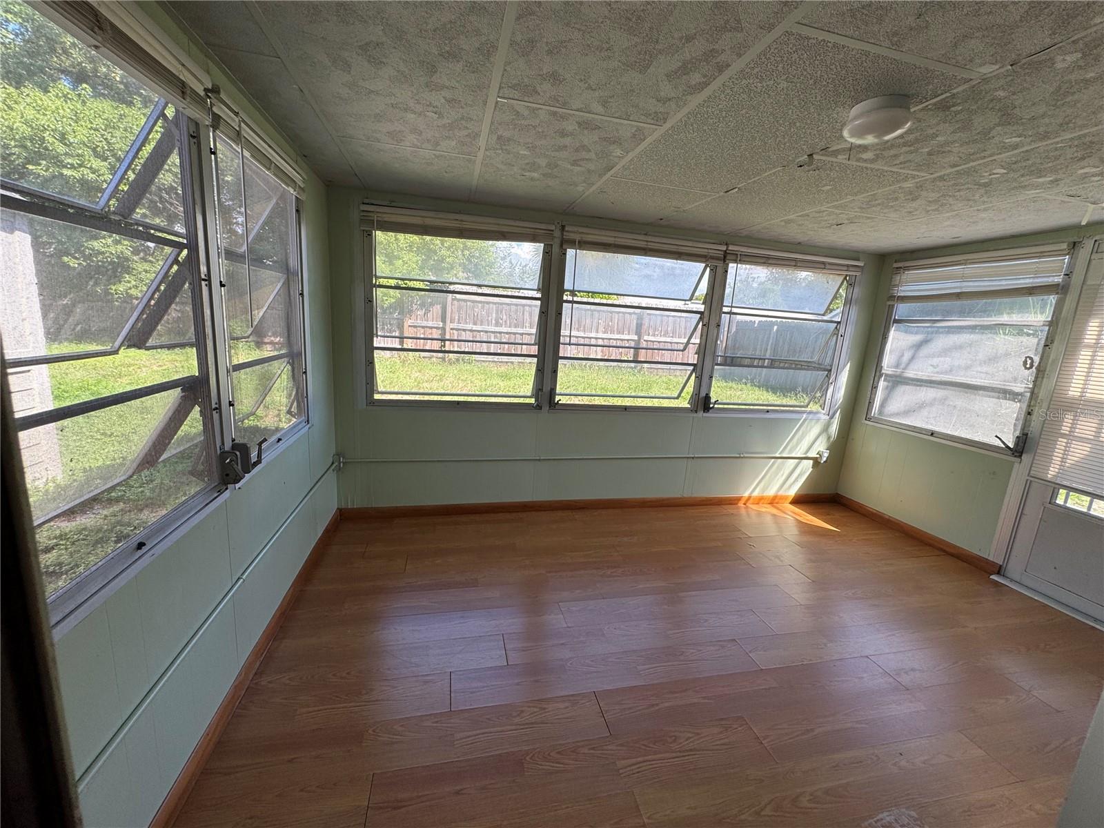 BEACON SQUARE - Residential Lease