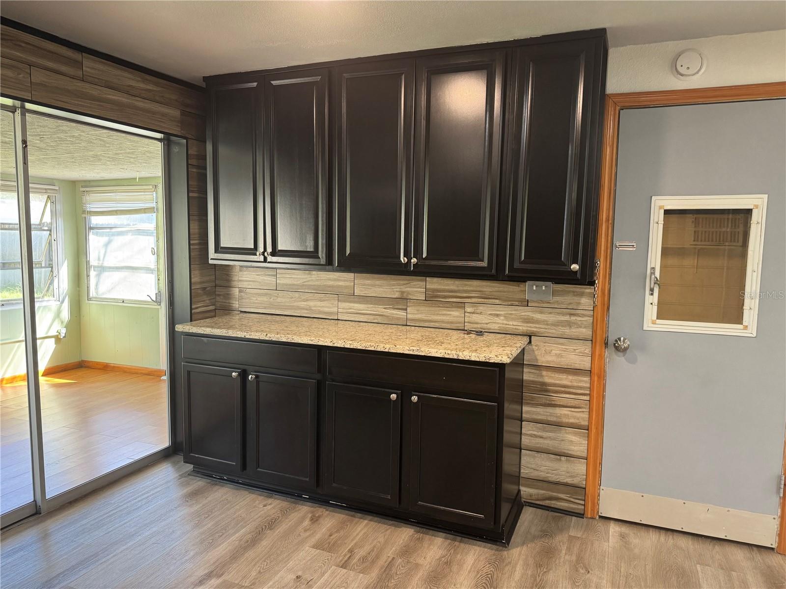 BEACON SQUARE - Residential Lease