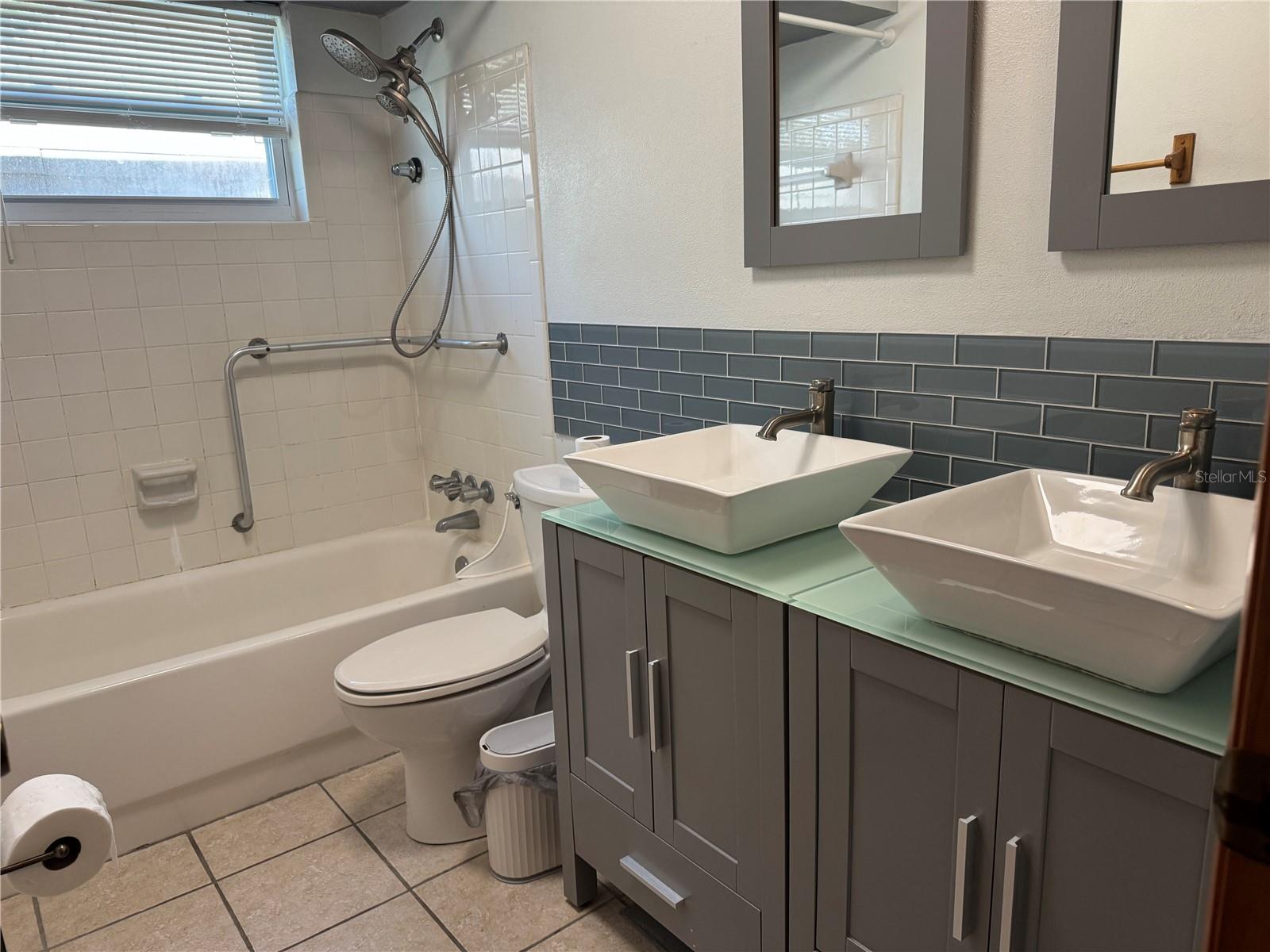 BEACON SQUARE - Residential Lease