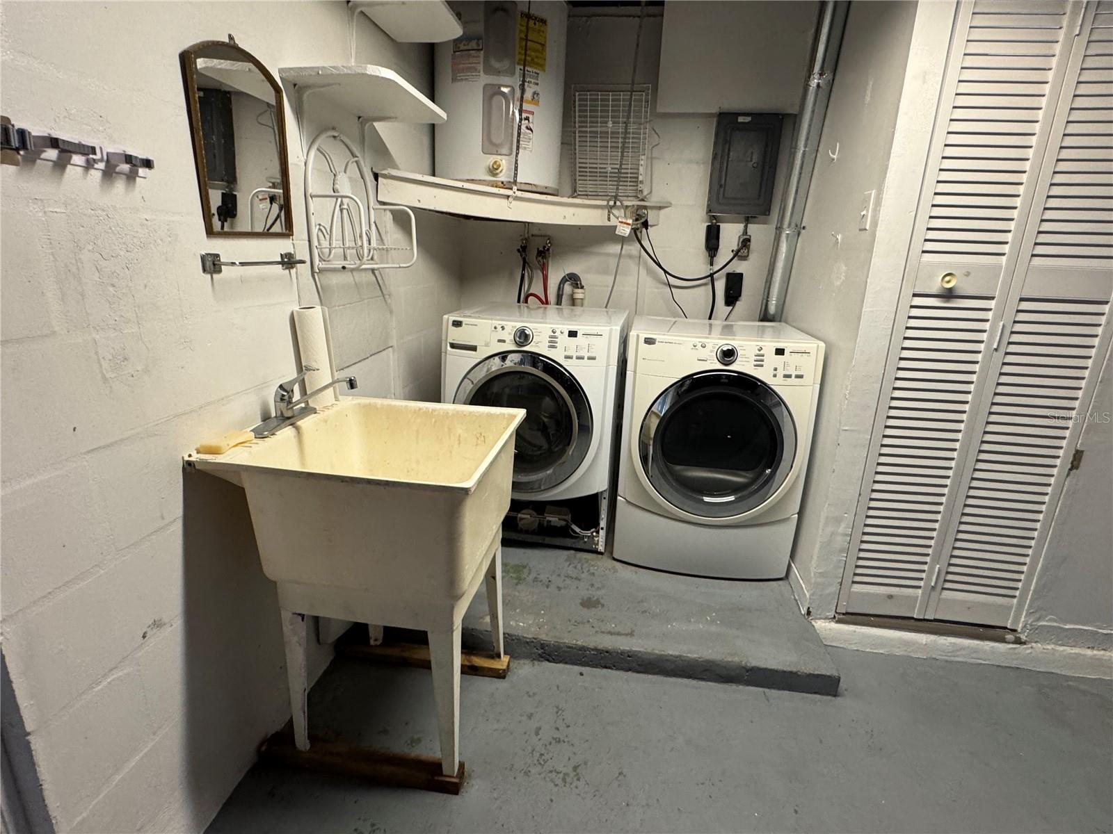 BEACON SQUARE - Residential Lease