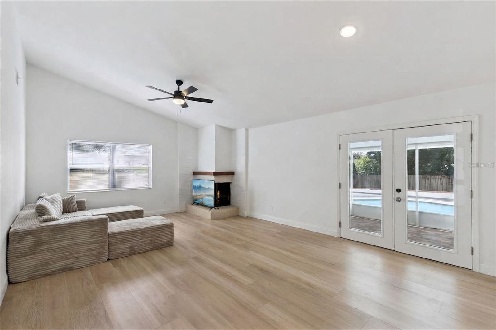 1270 QUEEN ELAINE DRIVE