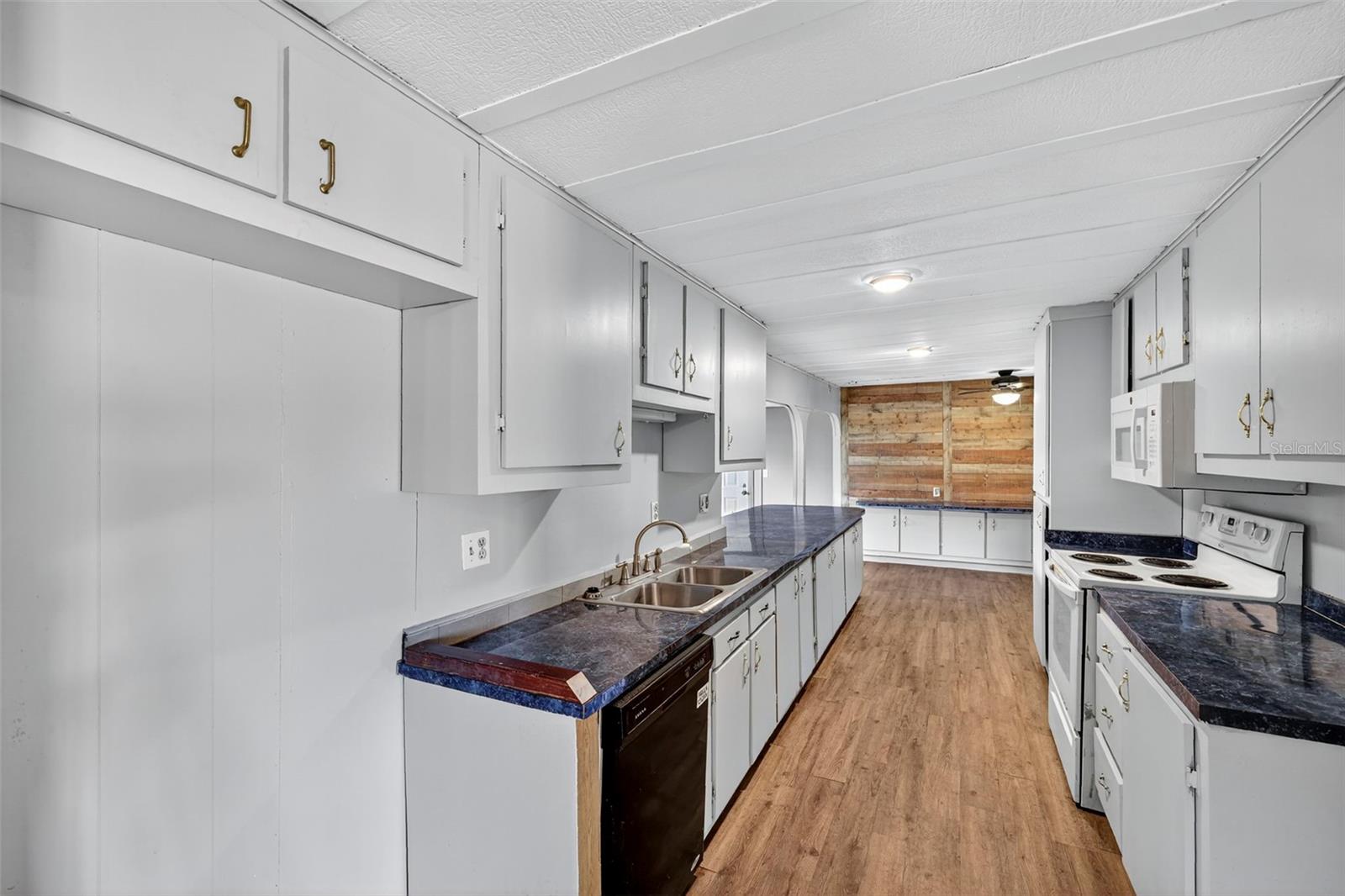 UNREC SW1/4 SW1/4 - Residential