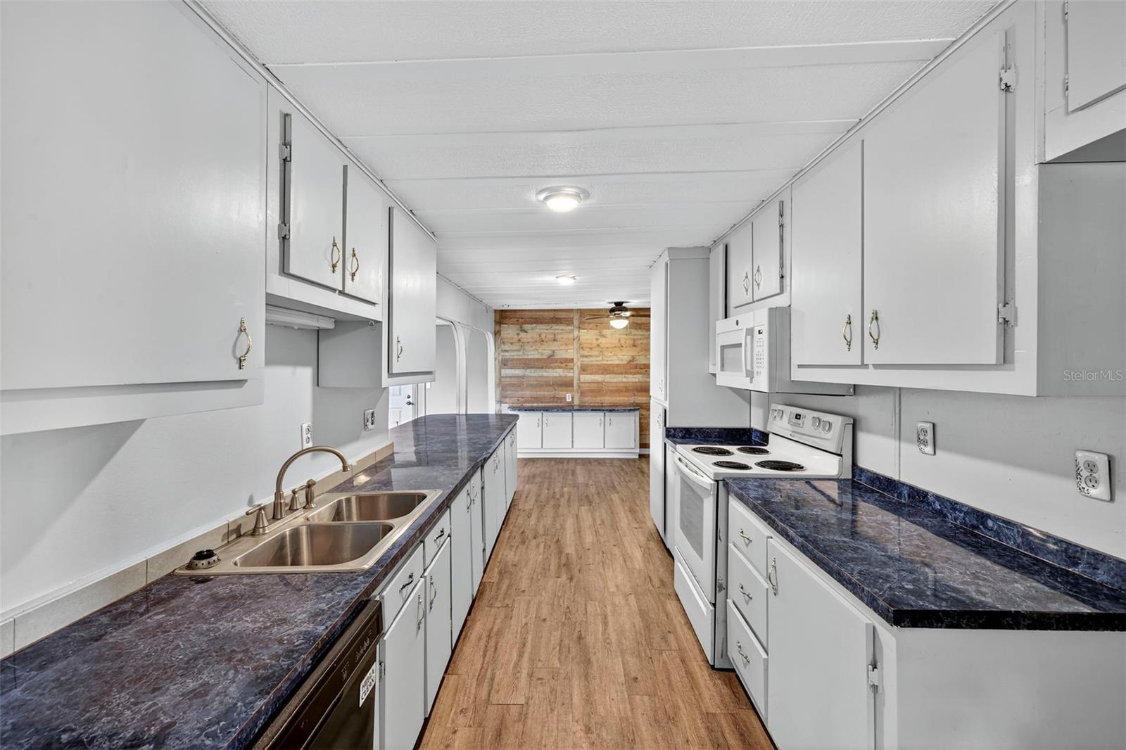 UNREC SW1/4 SW1/4 - Residential