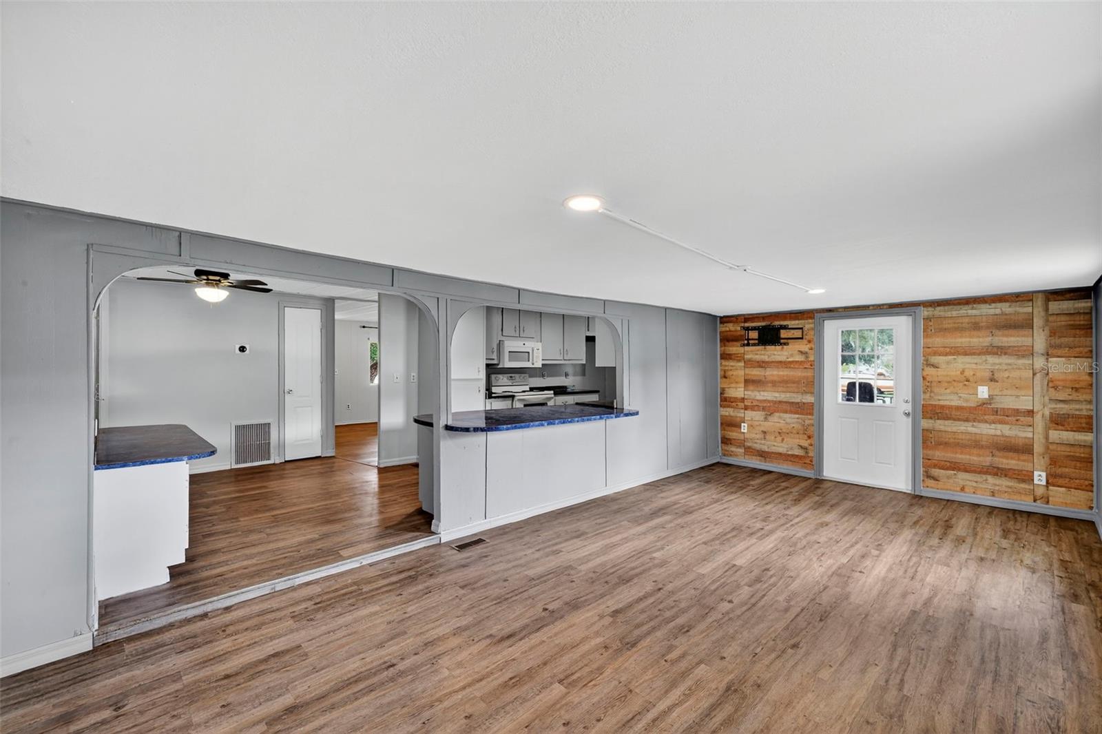 UNREC SW1/4 SW1/4 - Residential