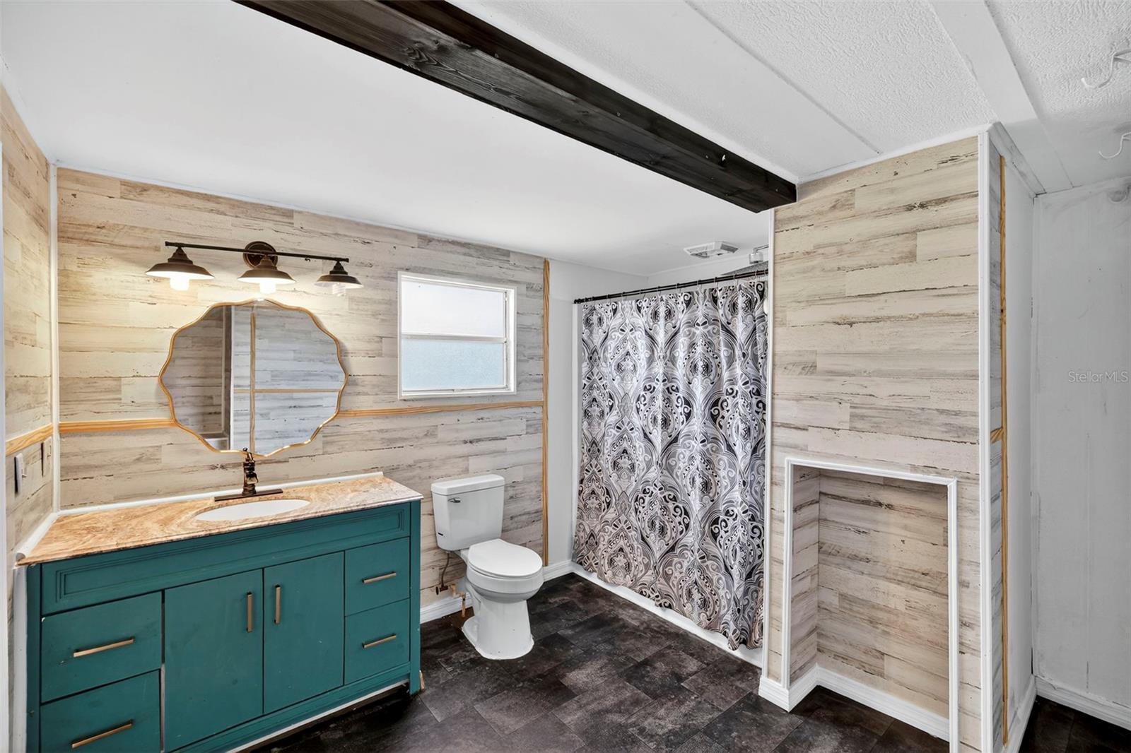 UNREC SW1/4 SW1/4 - Residential