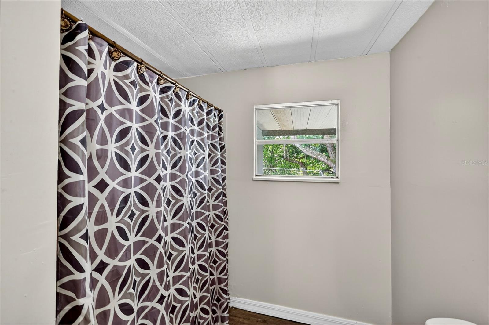 UNREC SW1/4 SW1/4 - Residential