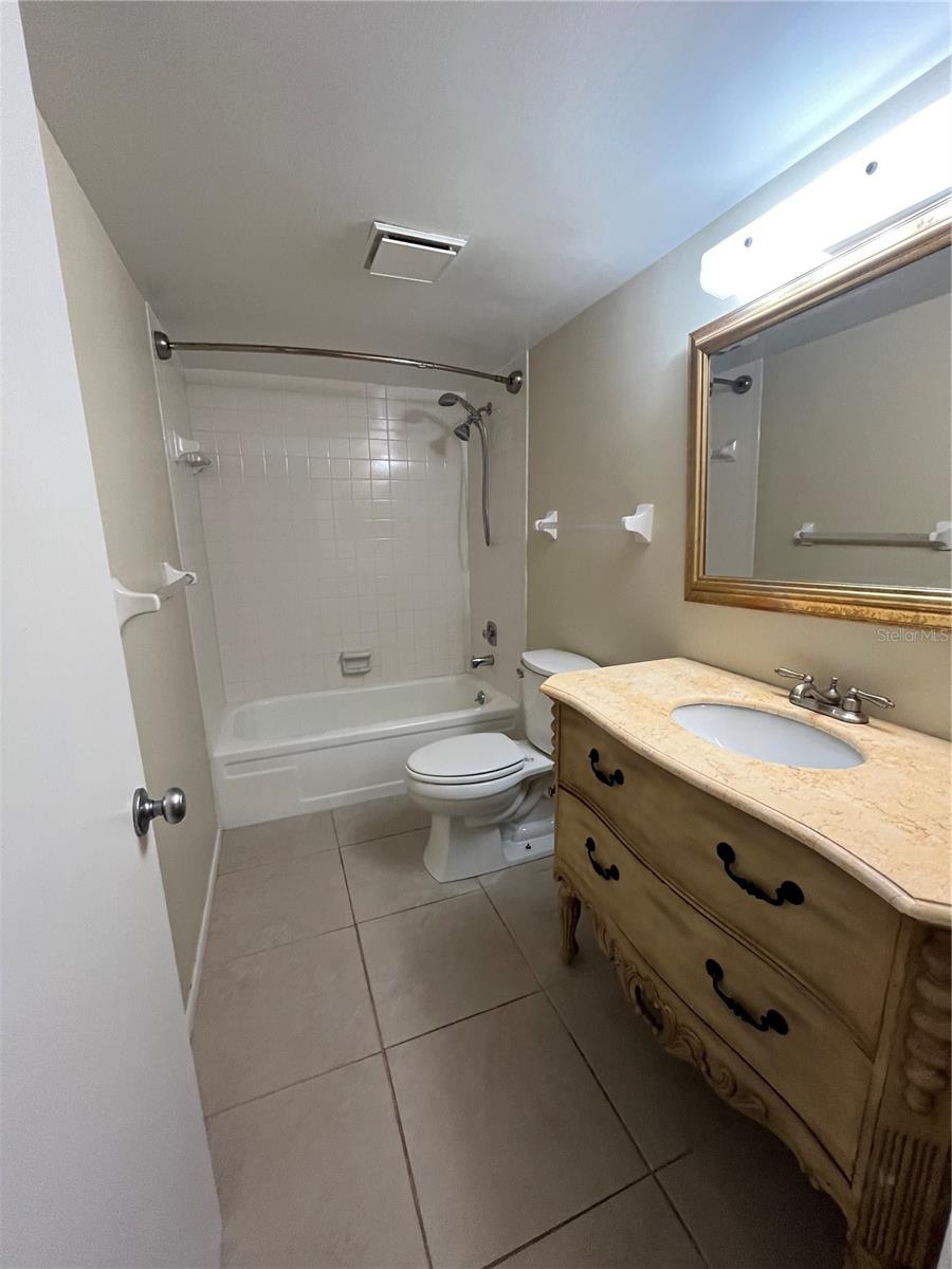 BAYWOOD NORTHWEST CONDO - Residential Lease