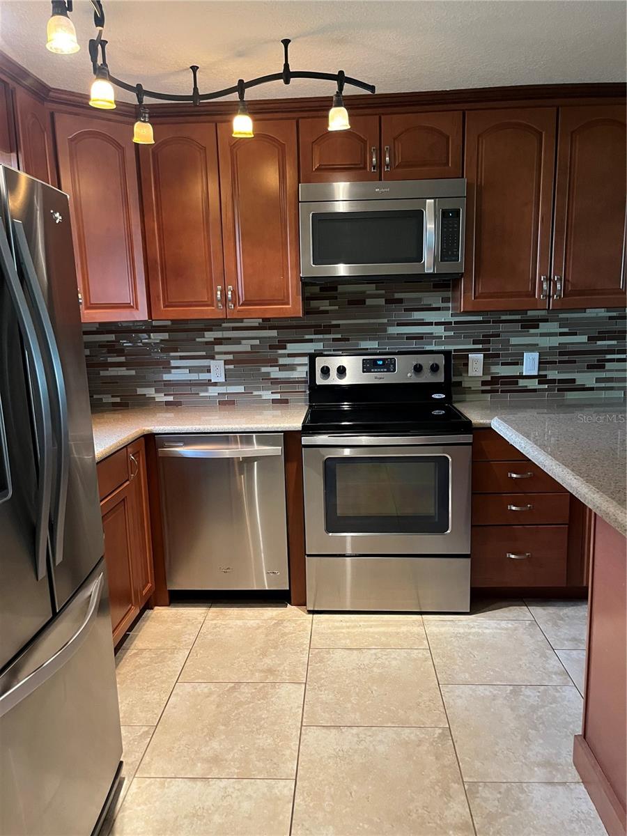 BAYWOOD NORTHWEST CONDO - Residential Lease