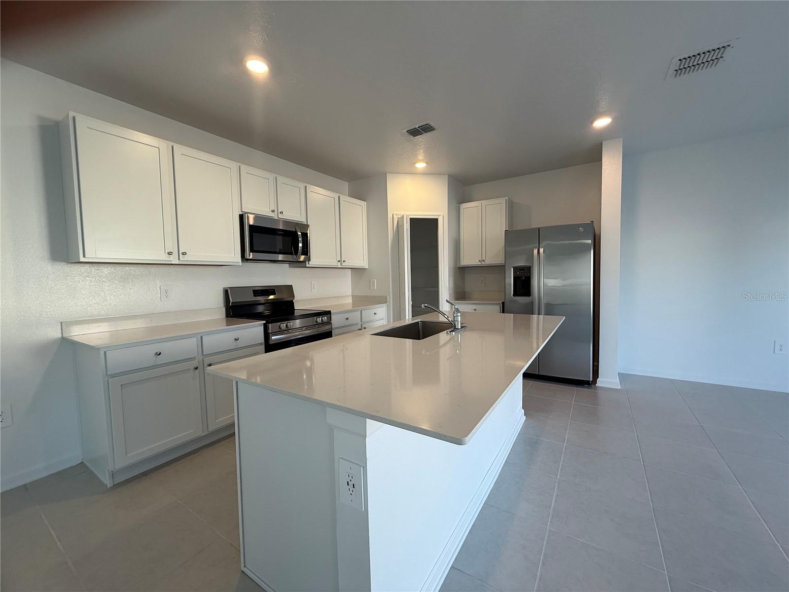 HUNT CLUB AT LAKE WALES PHASE 1 - Residential Lease